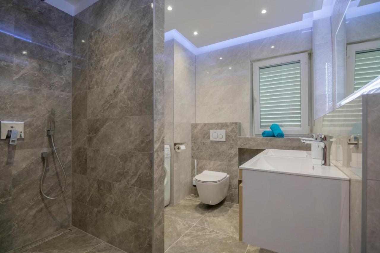 פודסטראנה Apartments Radeljic מראה חיצוני תמונה