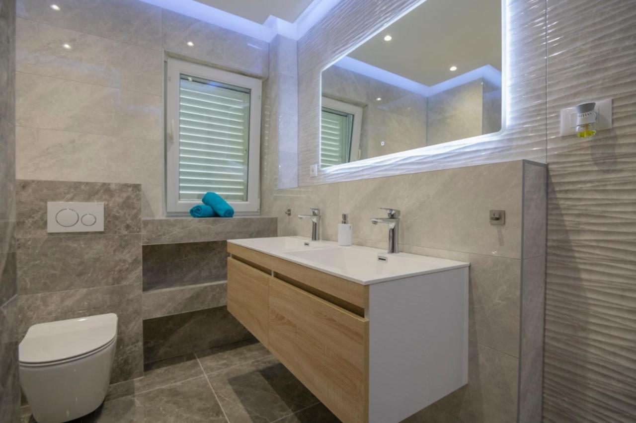 פודסטראנה Apartments Radeljic מראה חיצוני תמונה