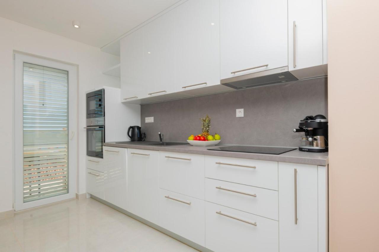 פודסטראנה Apartments Radeljic מראה חיצוני תמונה