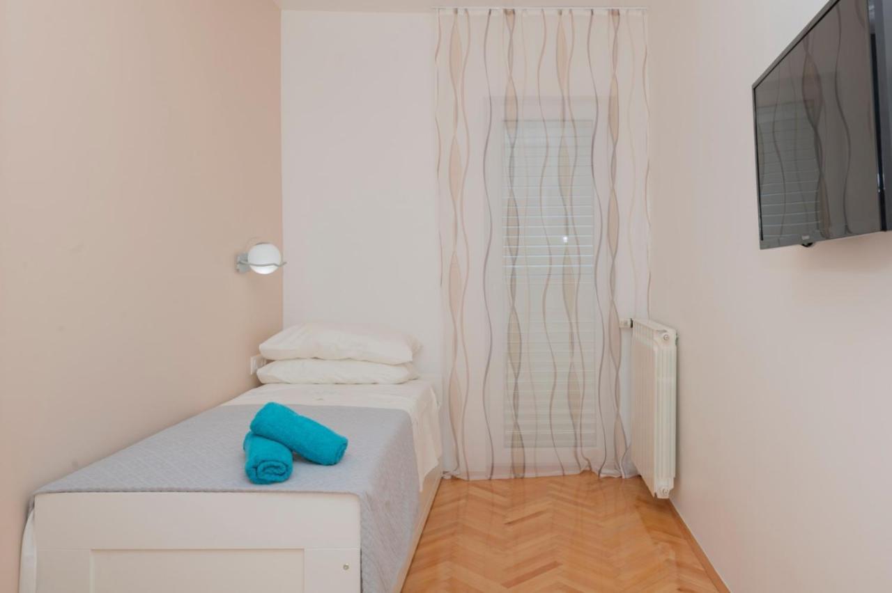 פודסטראנה Apartments Radeljic מראה חיצוני תמונה