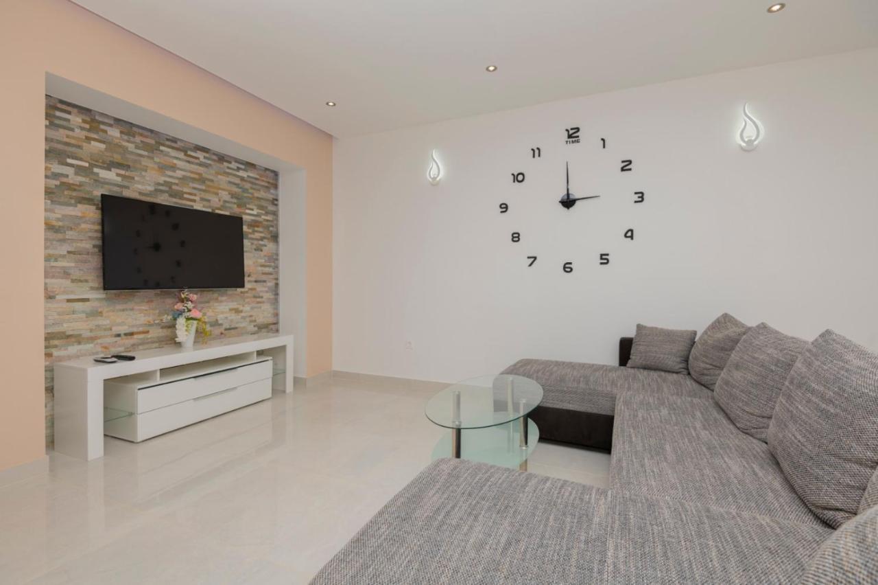 פודסטראנה Apartments Radeljic מראה חיצוני תמונה