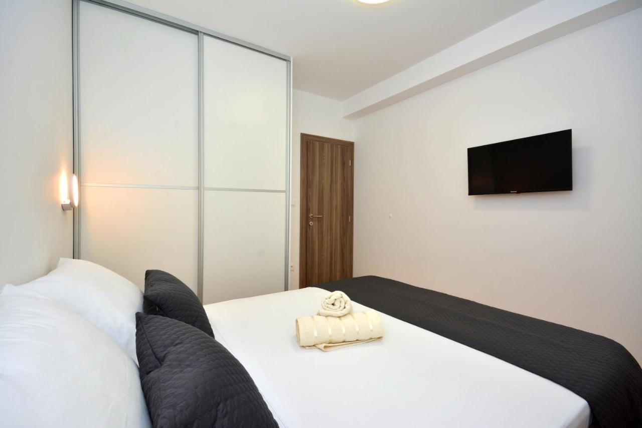 פודסטראנה Apartments Radeljic מראה חיצוני תמונה