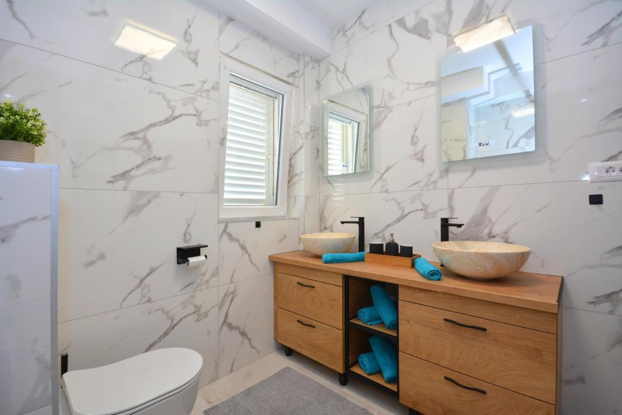פודסטראנה Apartments Radeljic מראה חיצוני תמונה