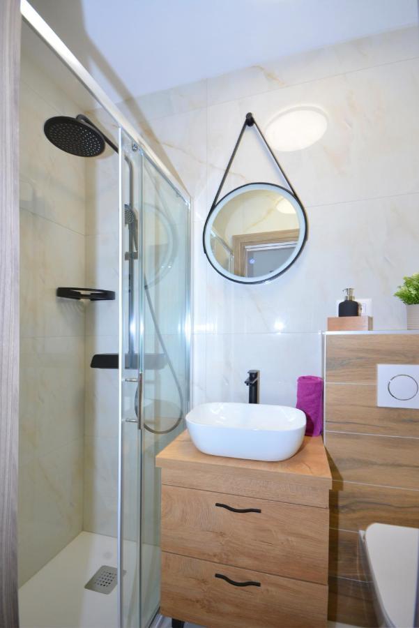 פודסטראנה Apartments Radeljic מראה חיצוני תמונה