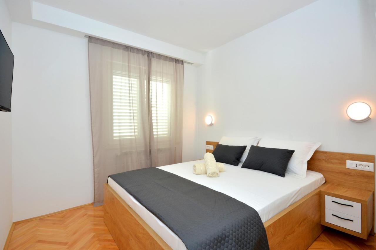 פודסטראנה Apartments Radeljic מראה חיצוני תמונה
