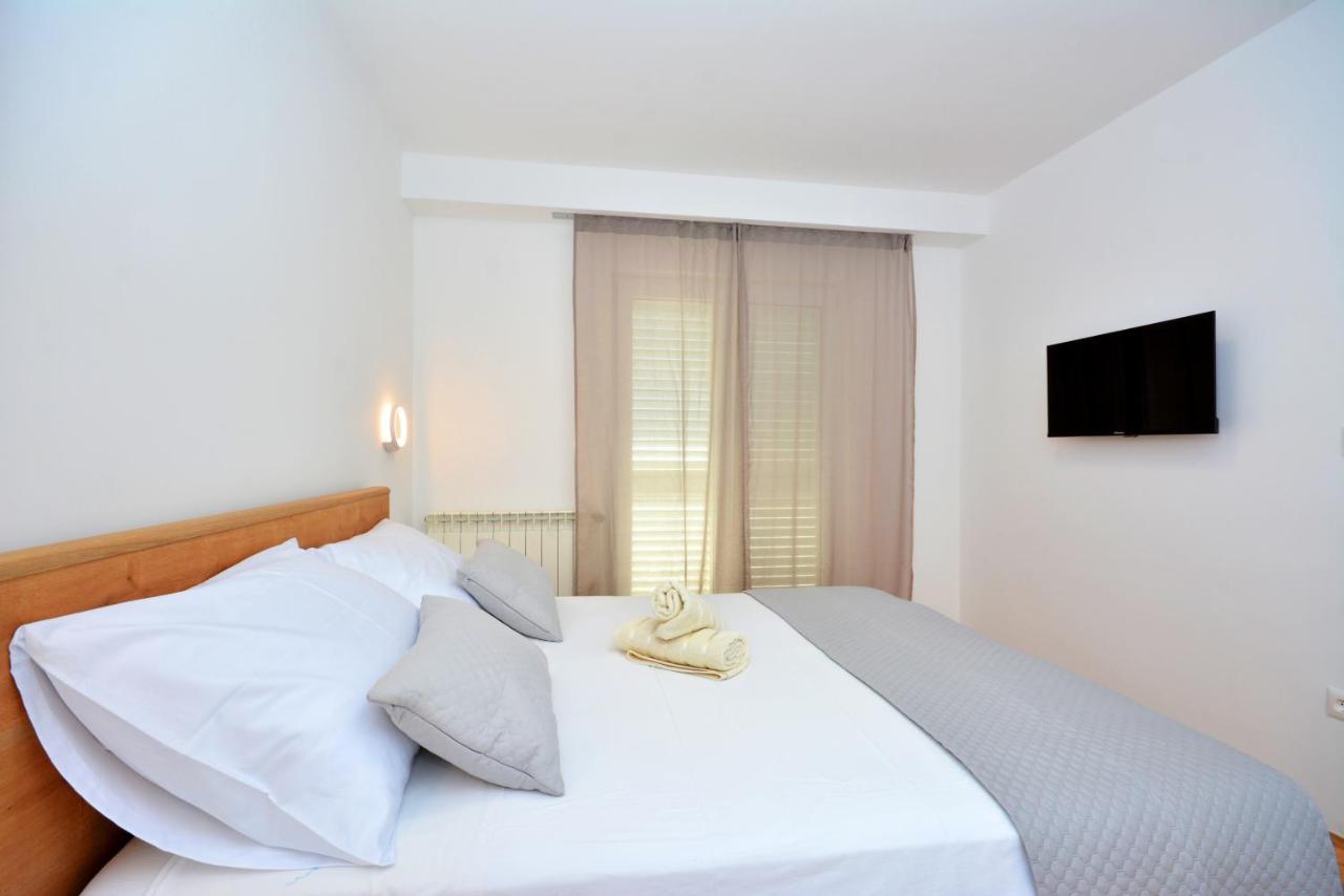 פודסטראנה Apartments Radeljic מראה חיצוני תמונה