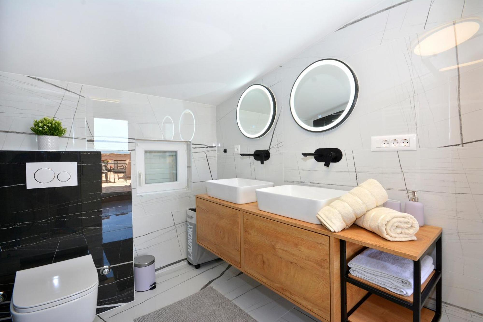 פודסטראנה Apartments Radeljic מראה חיצוני תמונה