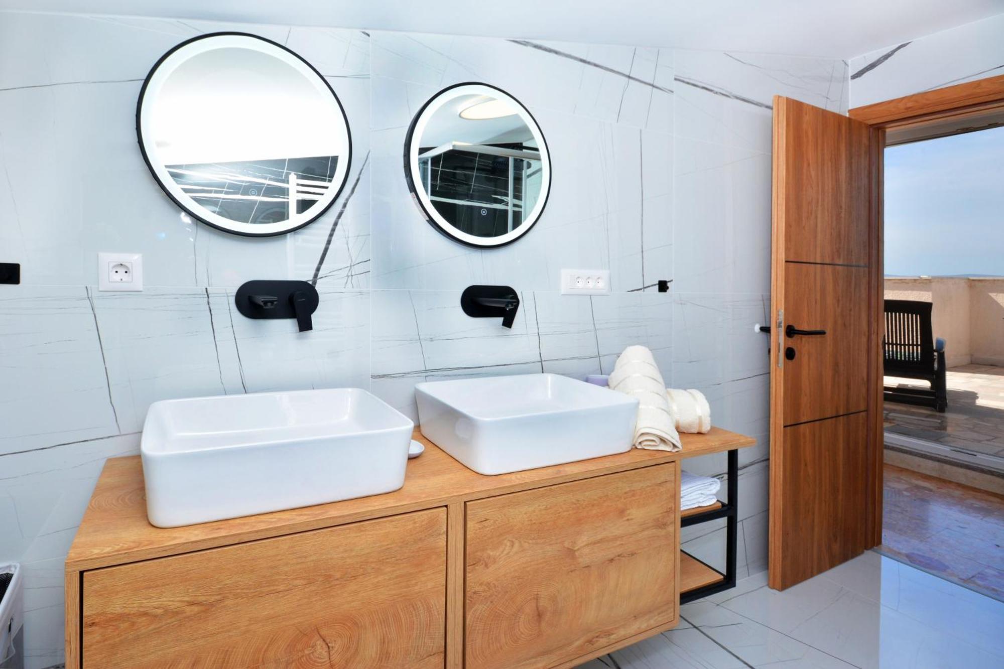פודסטראנה Apartments Radeljic מראה חיצוני תמונה