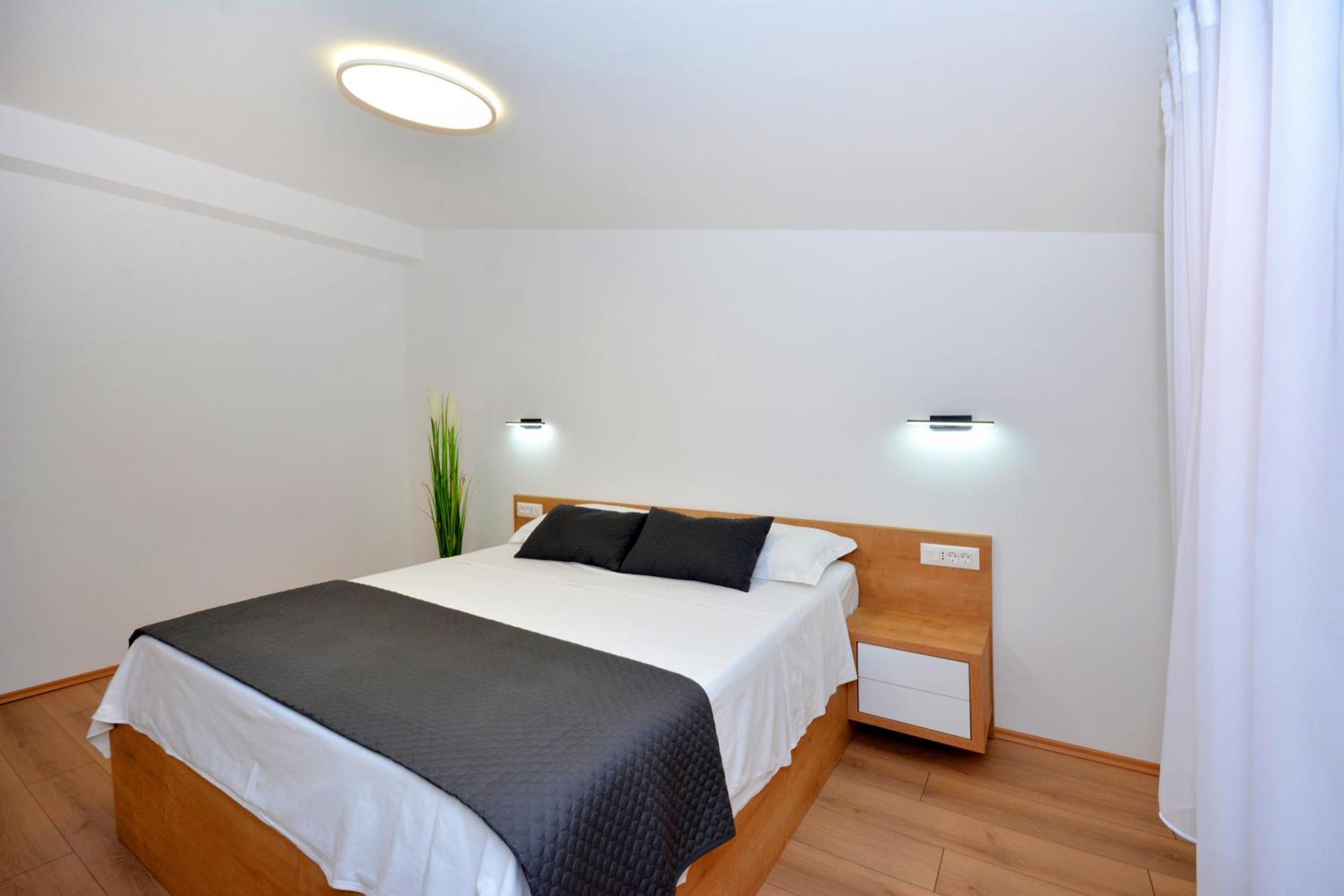 פודסטראנה Apartments Radeljic מראה חיצוני תמונה